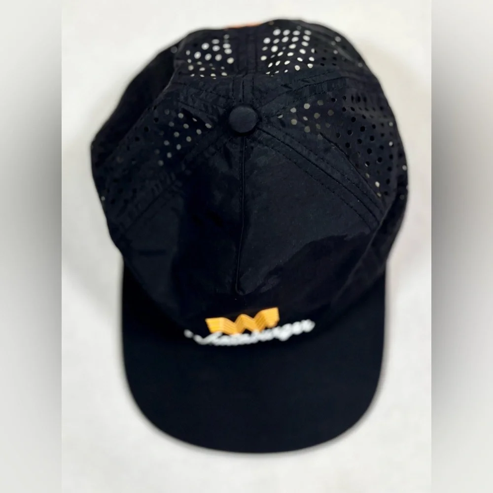 WHATABURGER Staunch‎ Black Mesh Restaurant Hat Snapback Trucker Hat NWT New
